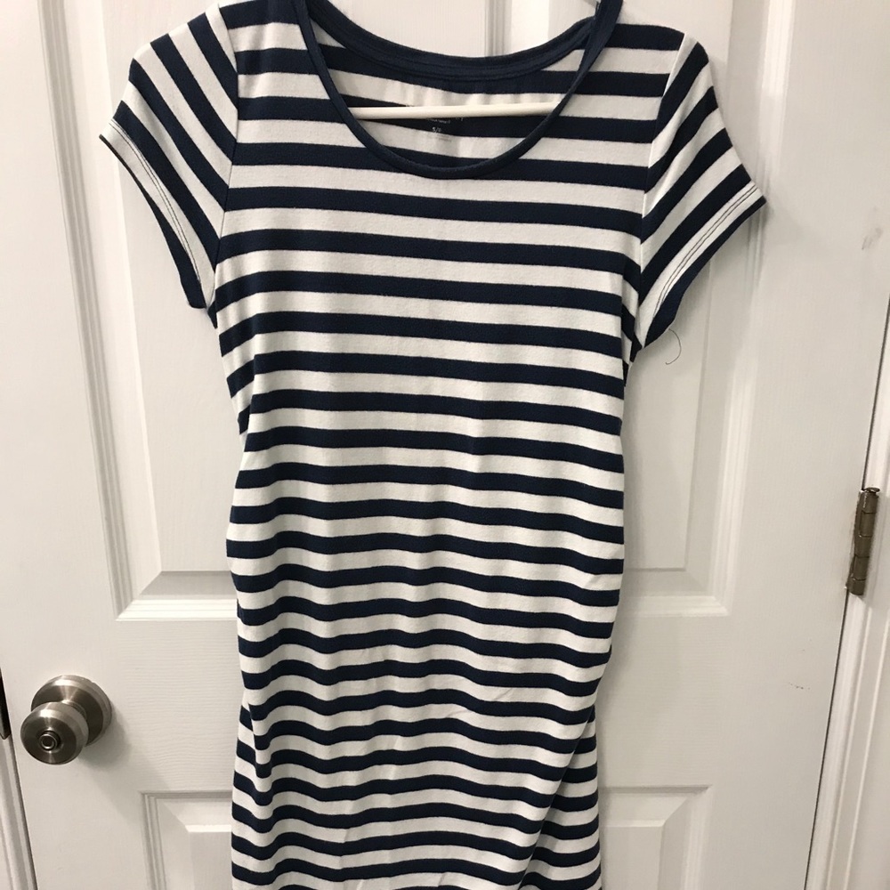 Liz Lange maternity size small